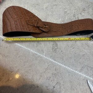 Rare Vintage Landes Brown Leather Crocodile Embossed Belt. Large. Like new!